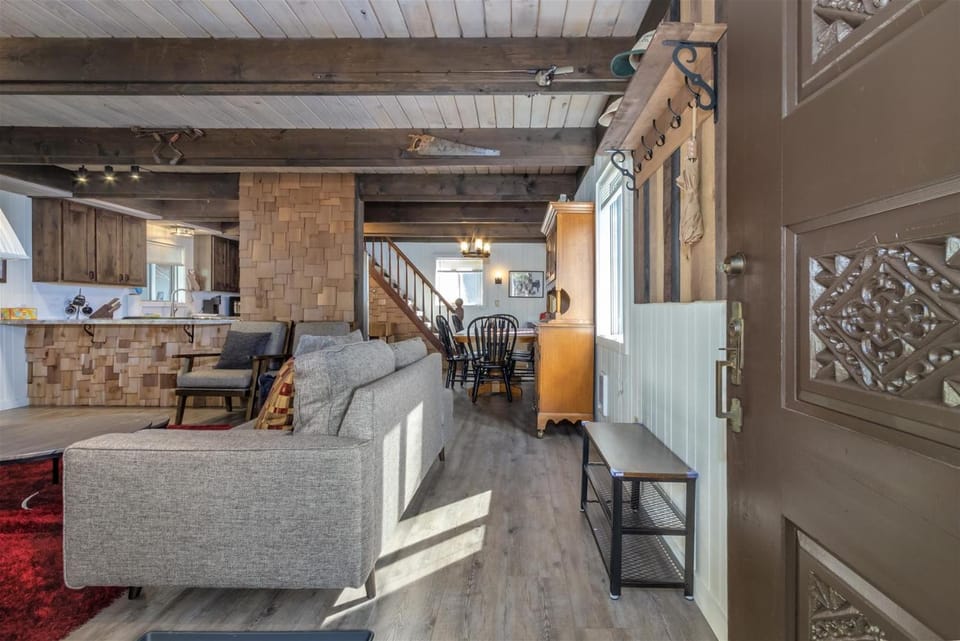 Glacier Peak Getaway | Wifi, Fireplace, Lower Timb House in Washington