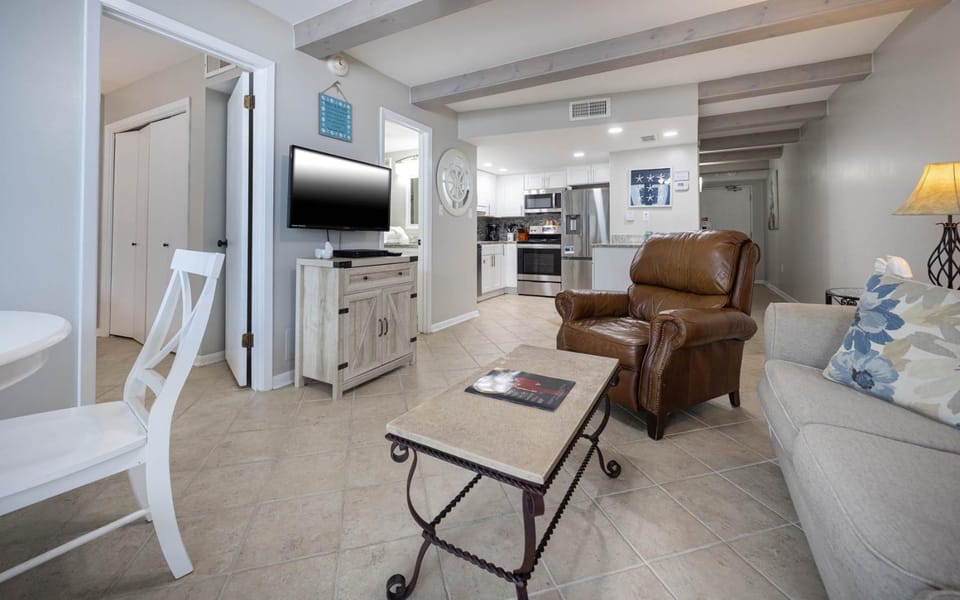 Island Winds East 610 condo Apartment in West Beach