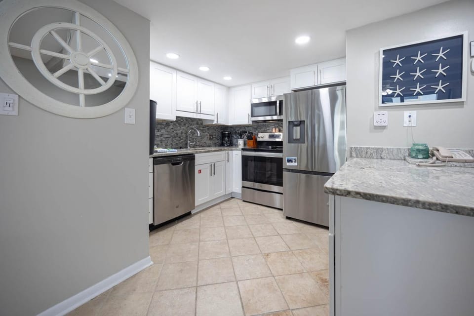 Island Winds East 610 condo Apartment in West Beach