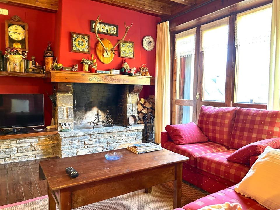 Apartament dúplex amb gran terrassa by RURAL D'ÀNEU Apartment in Catalonia