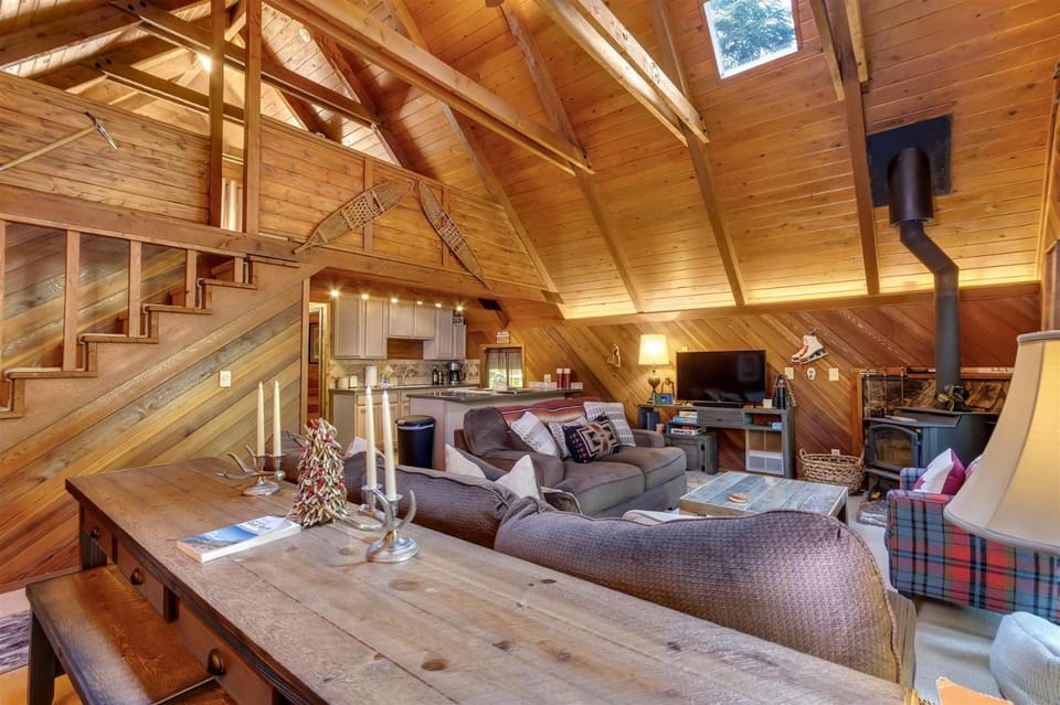 Elk Drop Inn | Wifi, Firepit, Smart TV House in Washington