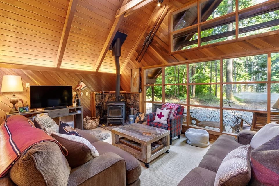 Elk Drop Inn | Wifi, Firepit, Smart TV House in Washington