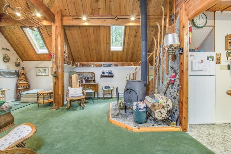 Millett's Cabin ~ Hike to Waterfall ~ Stove ~ BBQ! Cabin in Washington