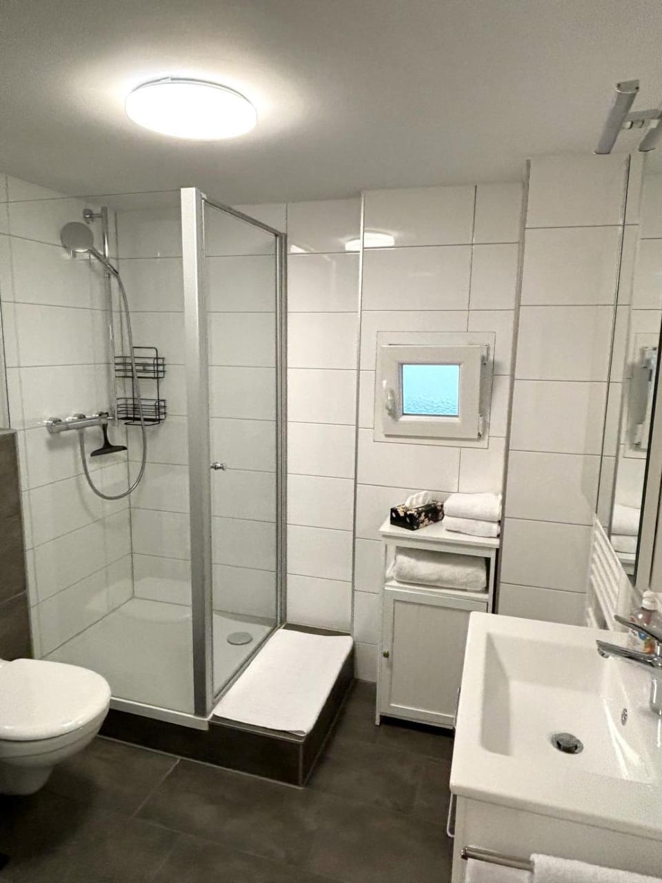 Shower, Bathroom, towels