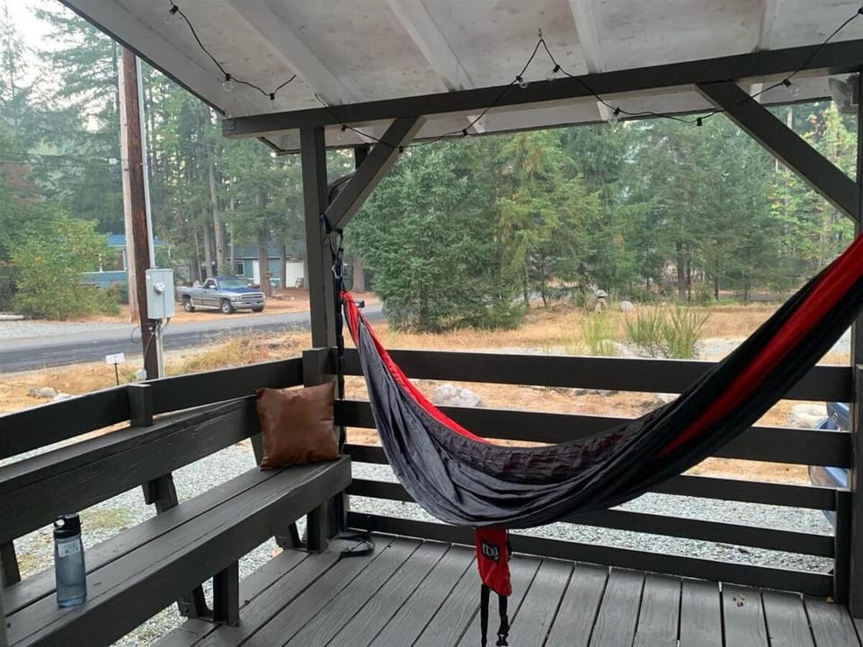 Minimalist Hideaway | WiFi, BBQ, Smart TV, Close t House in Washington