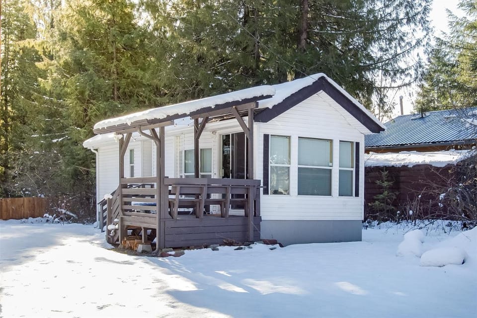 Minimalist Hideaway | WiFi, BBQ, Smart TV, Close t House in Washington