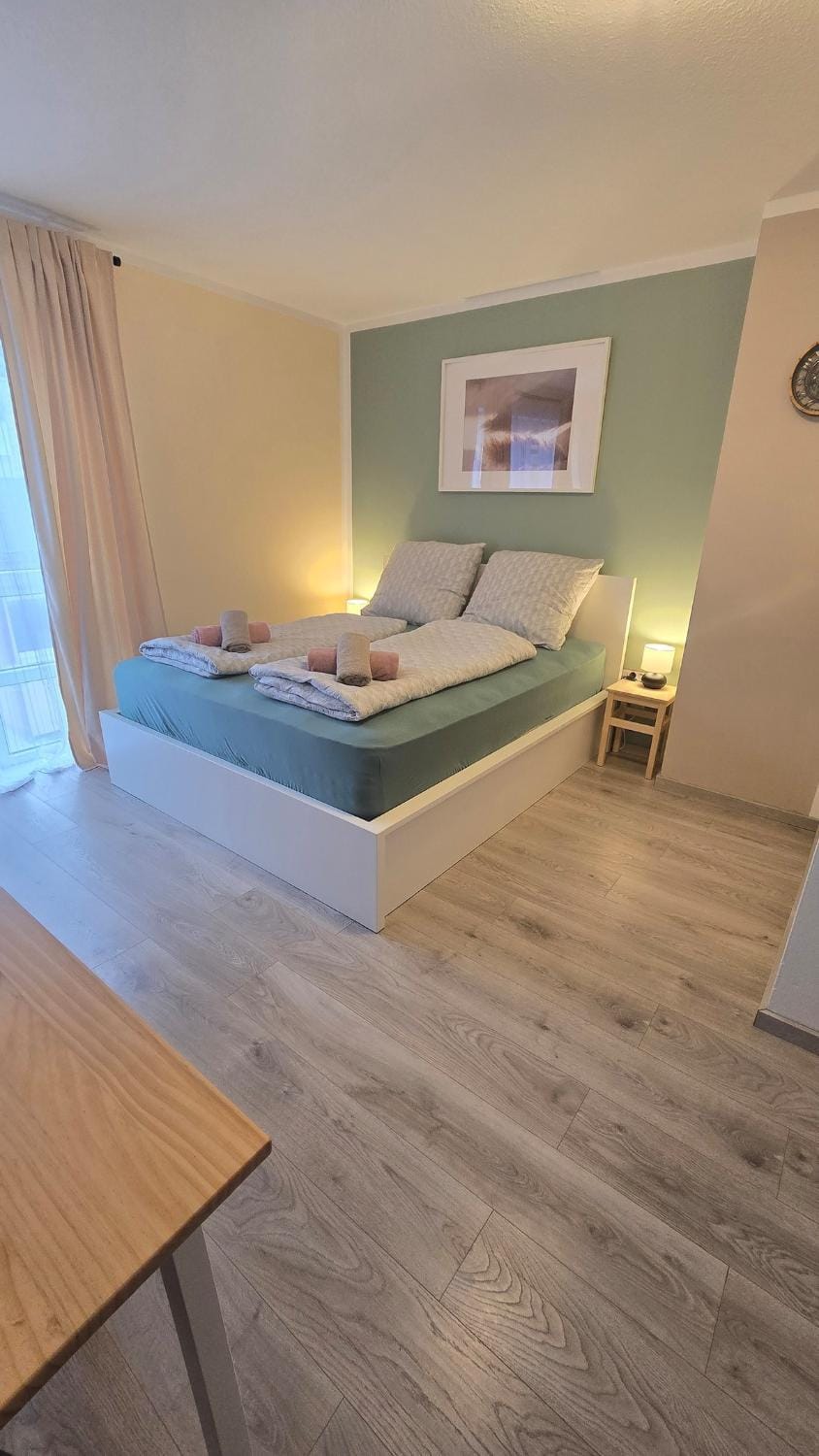 Bed, Photo of the whole room, Bedroom