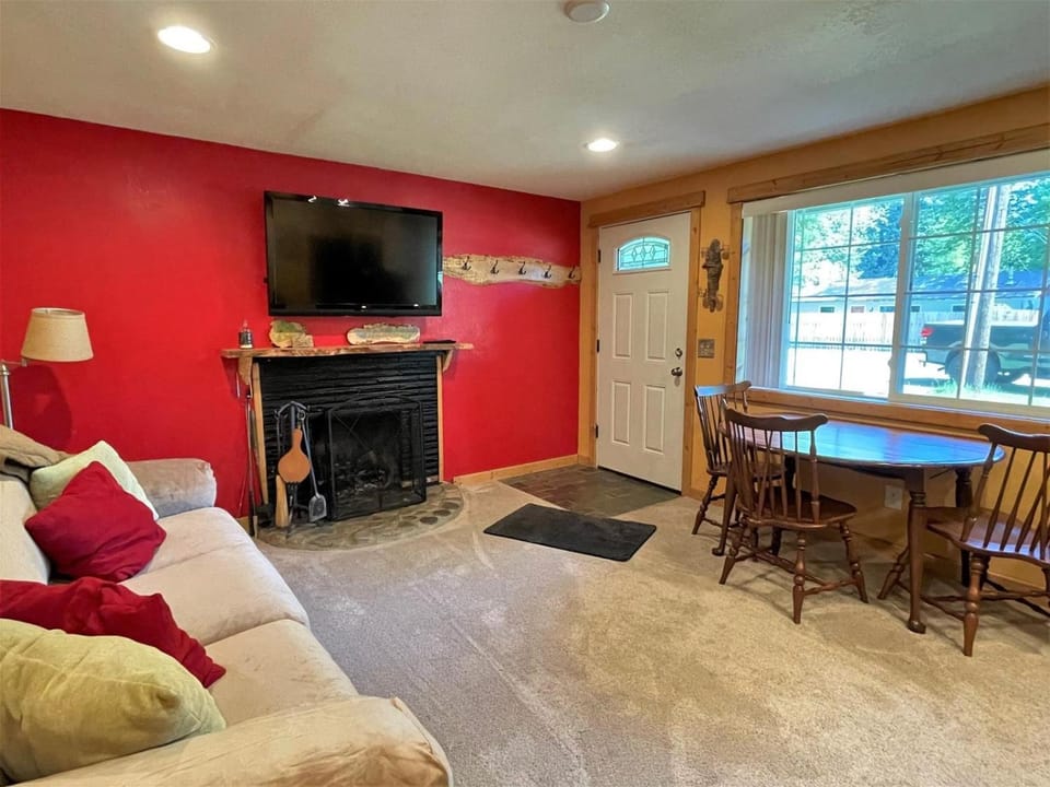 Mountain View | Wifi, Smart TV, In town House in Washington