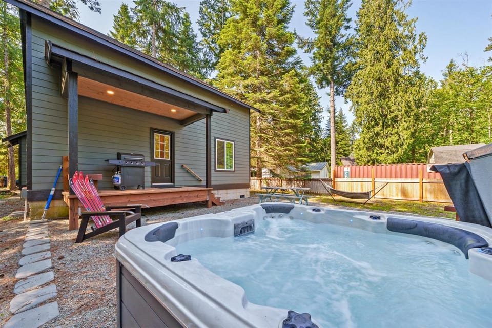 S`more Shack | Hot Tub, Wifi, AC, EV LVL2 House in Washington