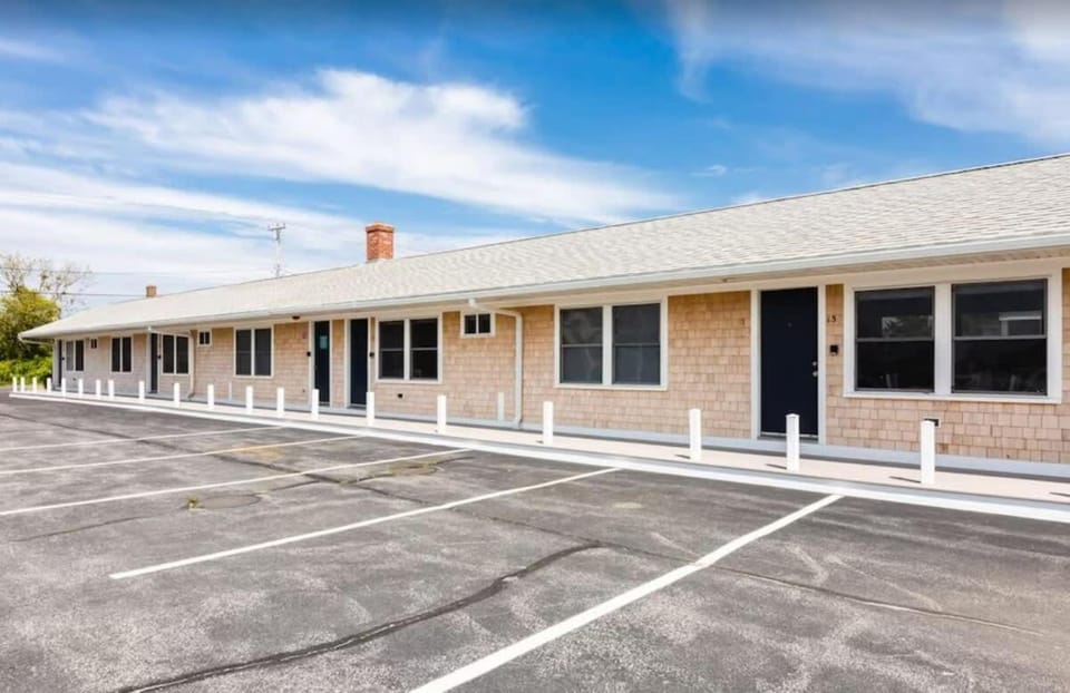 Water's edge renovated Condo with Marina Views House in North Truro