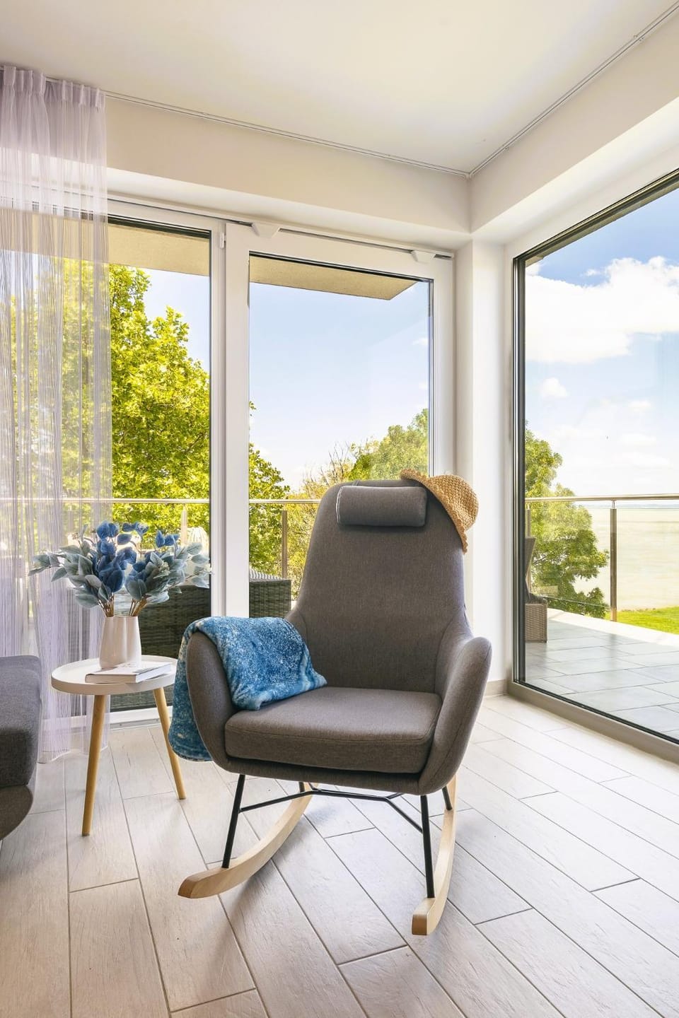 Day, View (from property/room), Balcony/Terrace, Living room