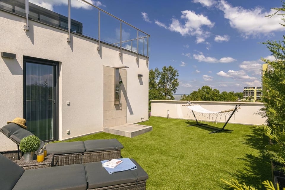 Shower, Property building, Patio, Balcony/Terrace, sunbed