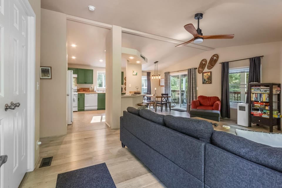 Nanook Haus | BBQ, Fireplace, Wifi, River access House in Washington