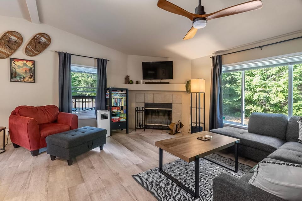 Nanook Haus | BBQ, Fireplace, Wifi, River access House in Washington