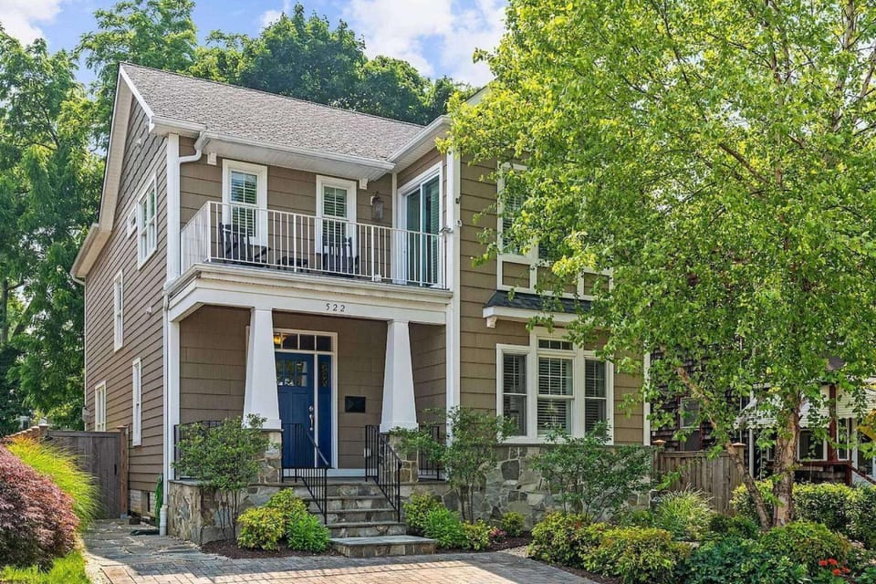 Lighthouse Inn House in Spa Creek