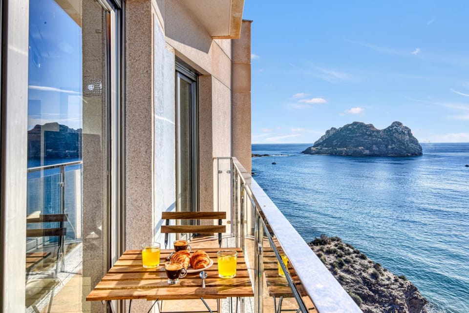 Day, Natural landscape, View (from property/room), Food and drinks, Sea view