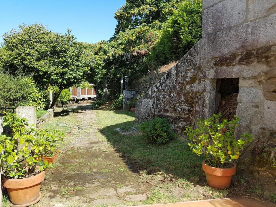 Extensive estate 10 minutes from Bayona and Beaches House in Galicia