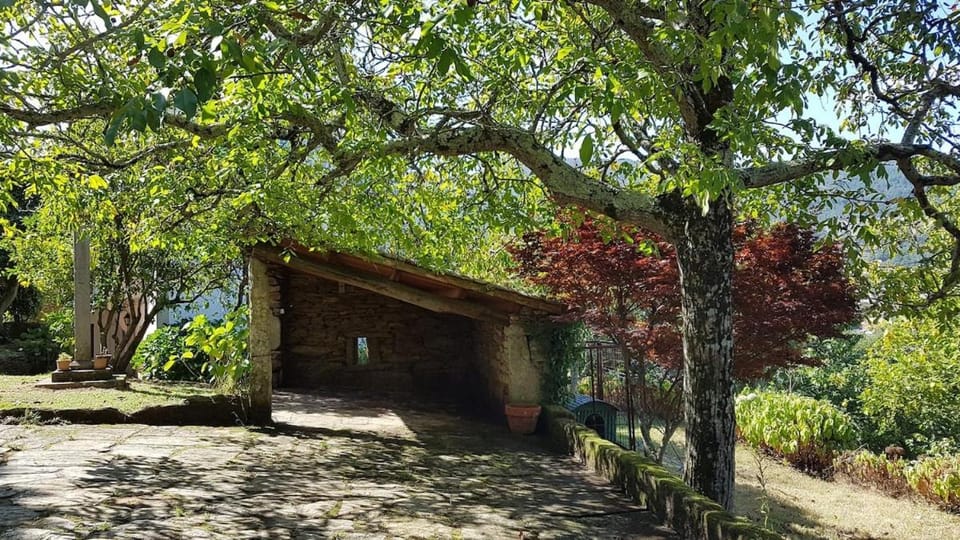 Extensive estate 10 minutes from Bayona and Beaches House in Galicia