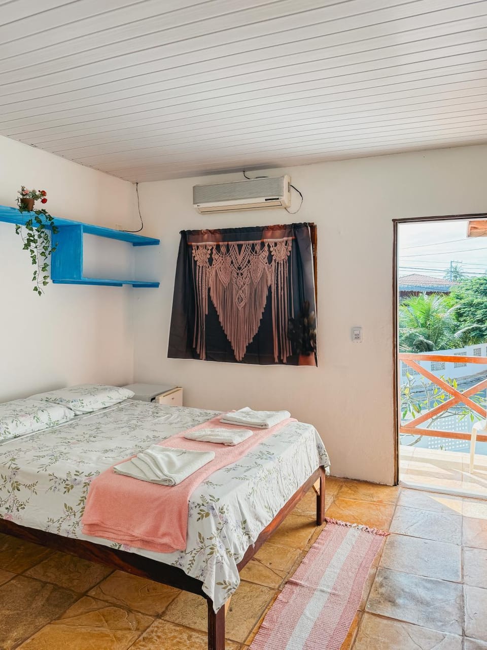 Bed, Photo of the whole room, Bedroom, towels, air conditioner