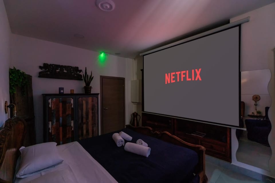 TV and multimedia, Photo of the whole room