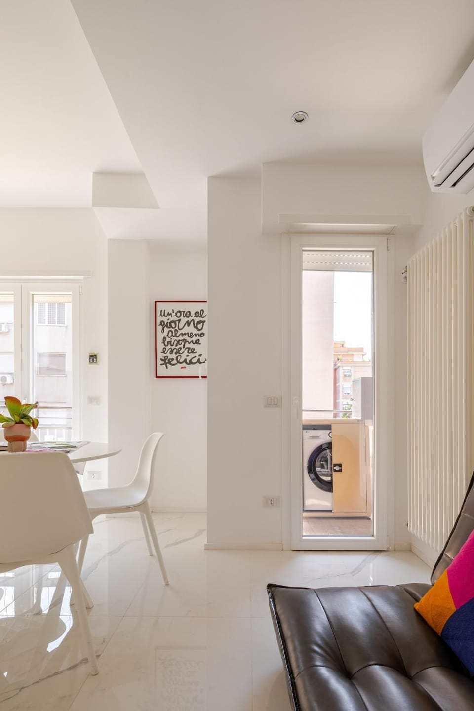 Living room, Photo of the whole room
