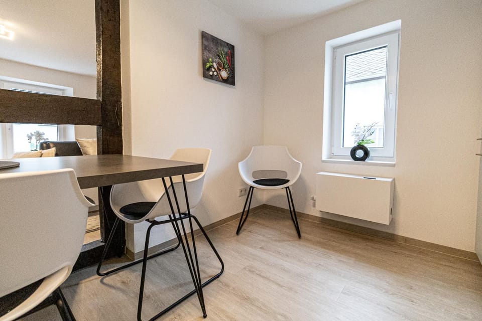 Seating area, Dining area