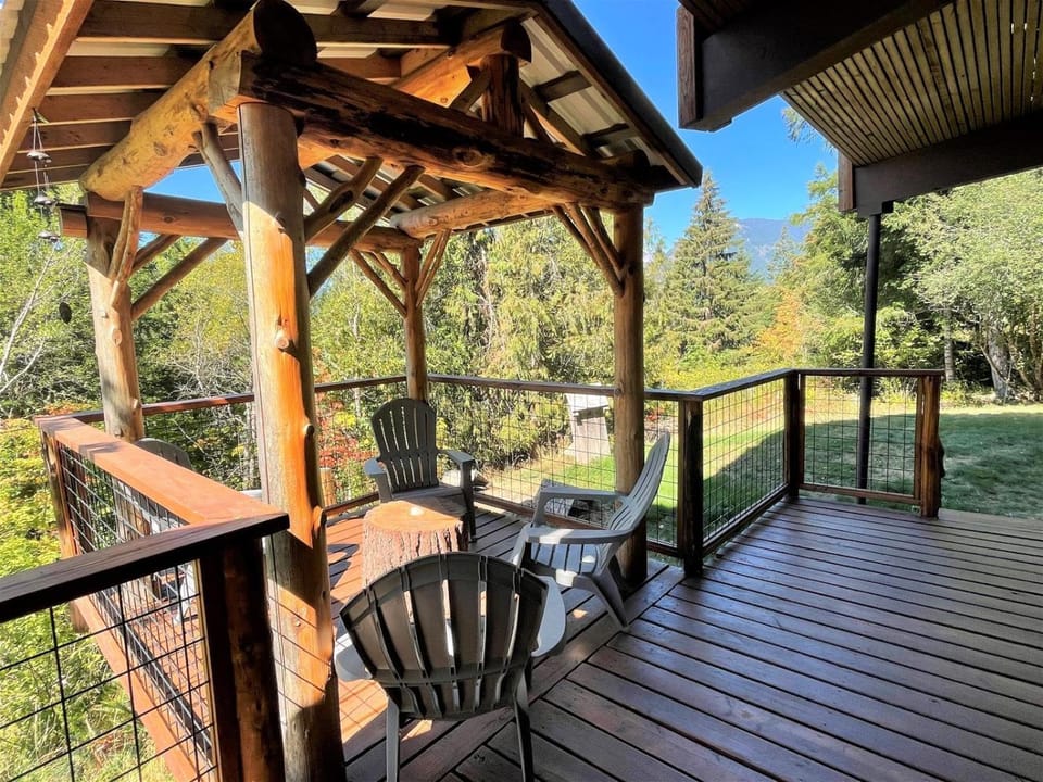 Valley View Cabin | AC, Fireplace, BBQ, Mt. View Cabin in Washington