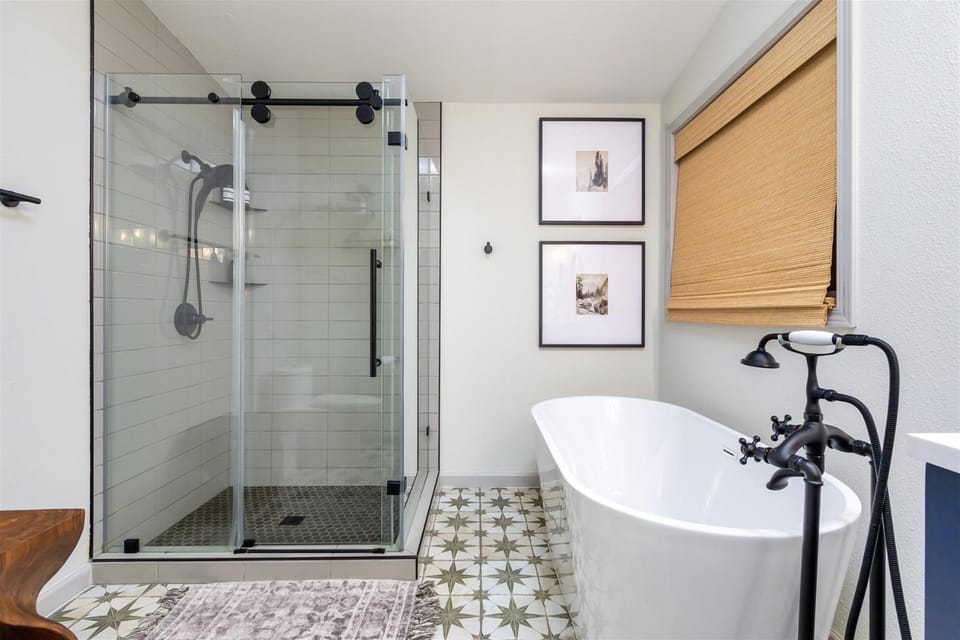 The Humble Abode | Wifi, AC, Fireplace House in Washington