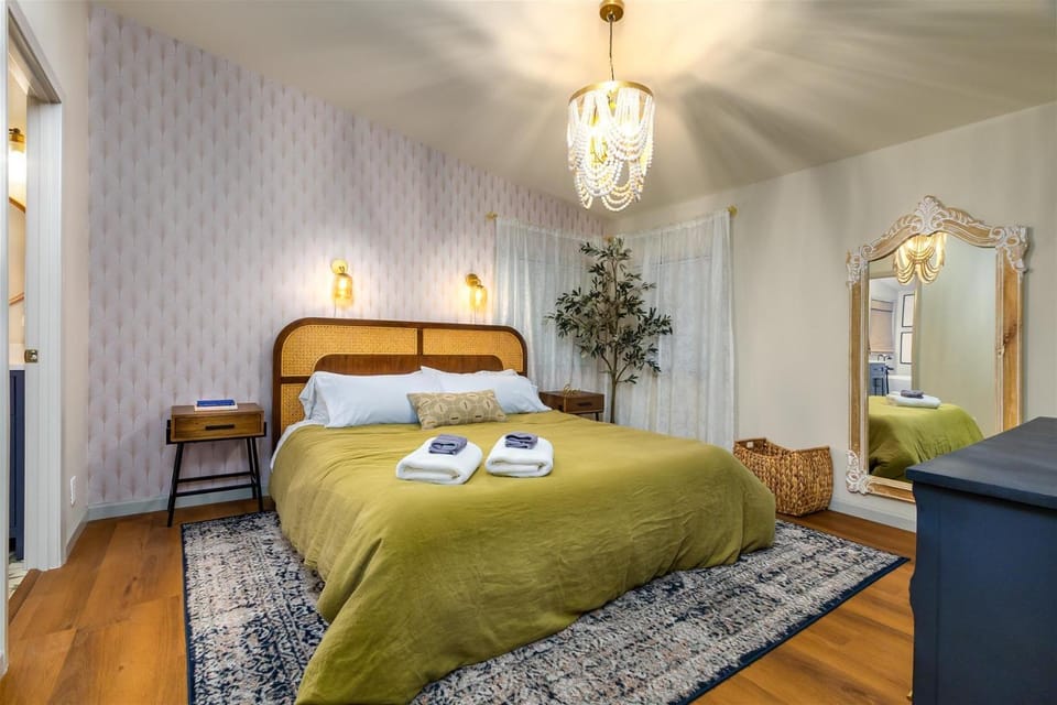 The Humble Abode | Wifi, AC, Fireplace House in Washington