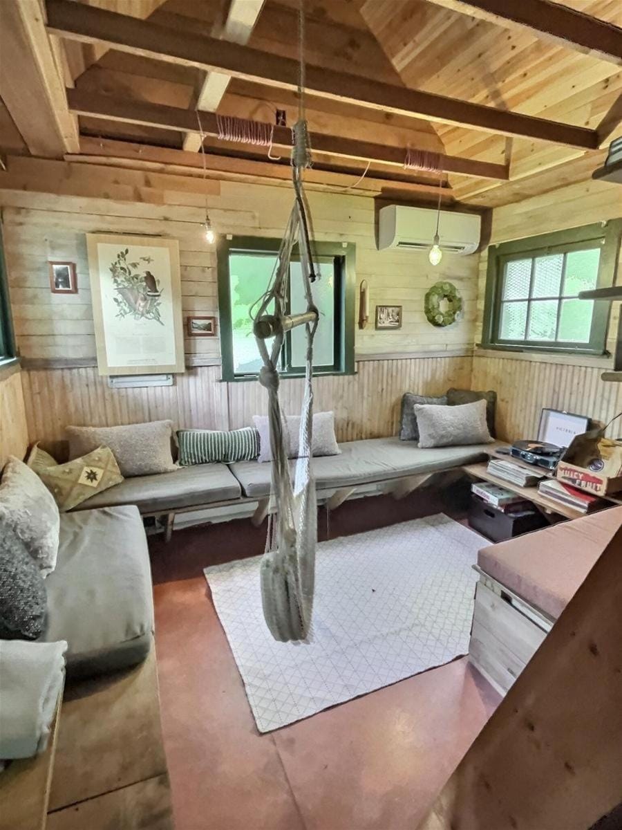 Ohana Cabin | WiFi, Wood Stove, AC, Hot tub Cabin in Washington