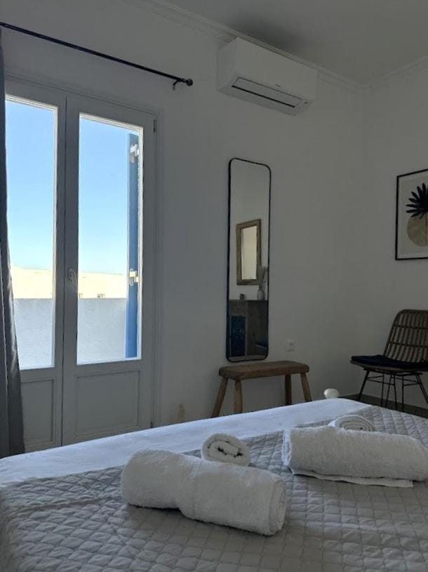 Bed, Bedroom, air conditioner