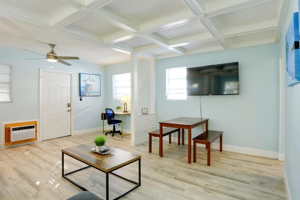 1 Mi to Ocean: Couple's Gem in Lake Worth Beach Apartment in Lake Worth