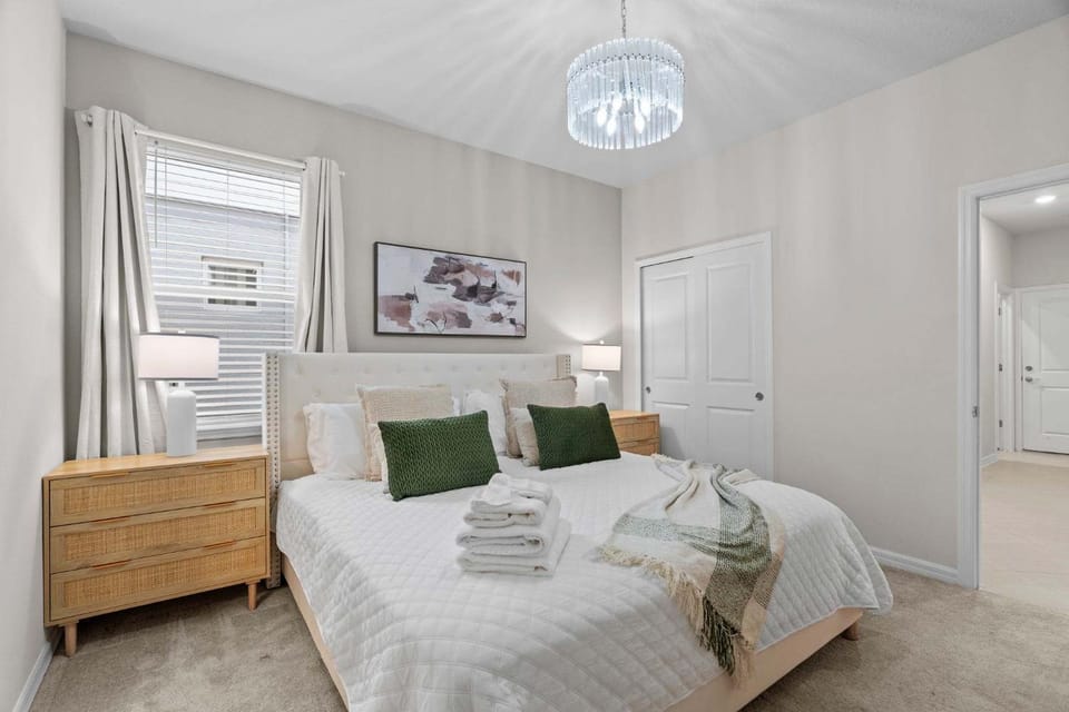 Chic 7Bed with private pool, theme bedrooms House in Four Corners