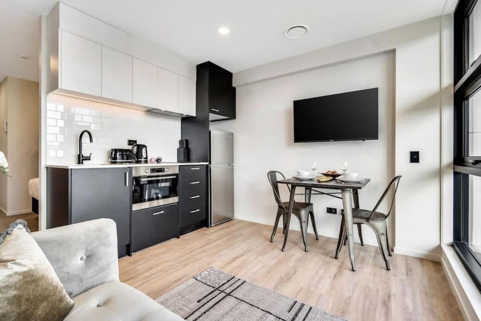 Inner City Apartment Near Skytower-Pool Gym Sauna Apartment in Auckland