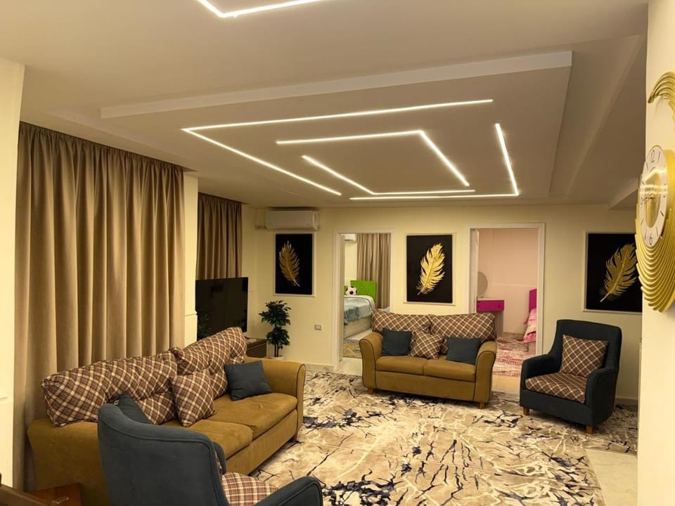 شقة مفروشة للايجار اكتوبر حي اول Apartment in Egypt