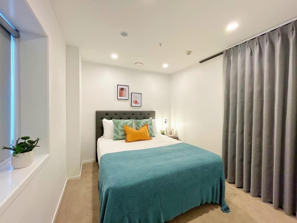 Incredible Park & SkyTower View - Free Parking & AC Apartment in Auckland