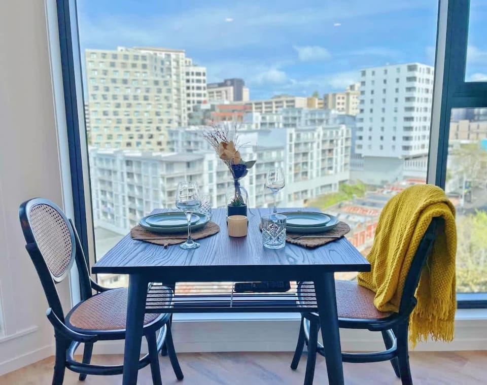 Parkside Air-con Studio on Queen St - Pool & Gym Apartment in Auckland