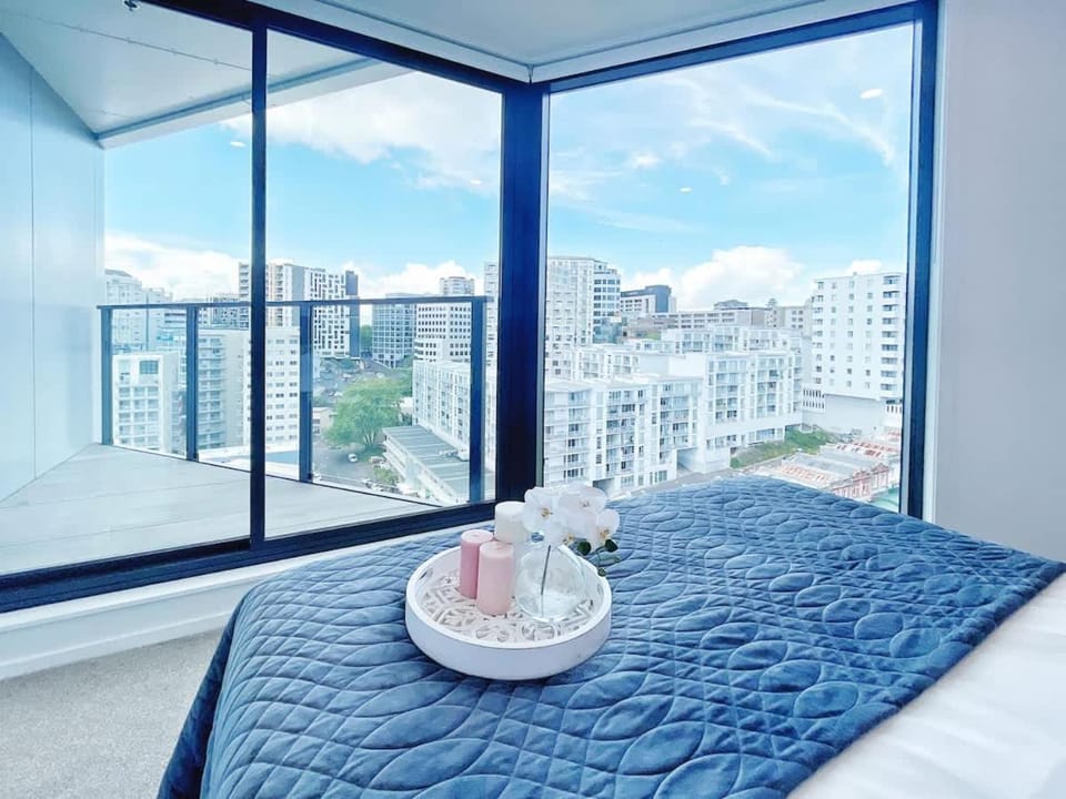 Designed Parkside Penthouse 2Beds & 2Baths - Pool Gym Apartment in Auckland