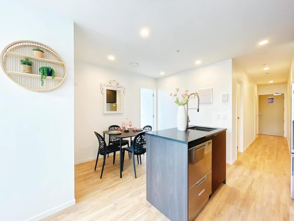 Designed Parkside Penthouse 2Beds & 2Baths - Pool Gym Apartment in Auckland