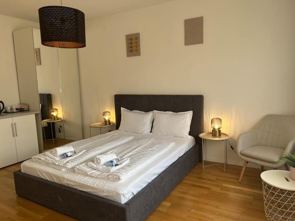 Near airport Zagreb 2 Netflix, WiFi, Self check in Apartment in Slovenia