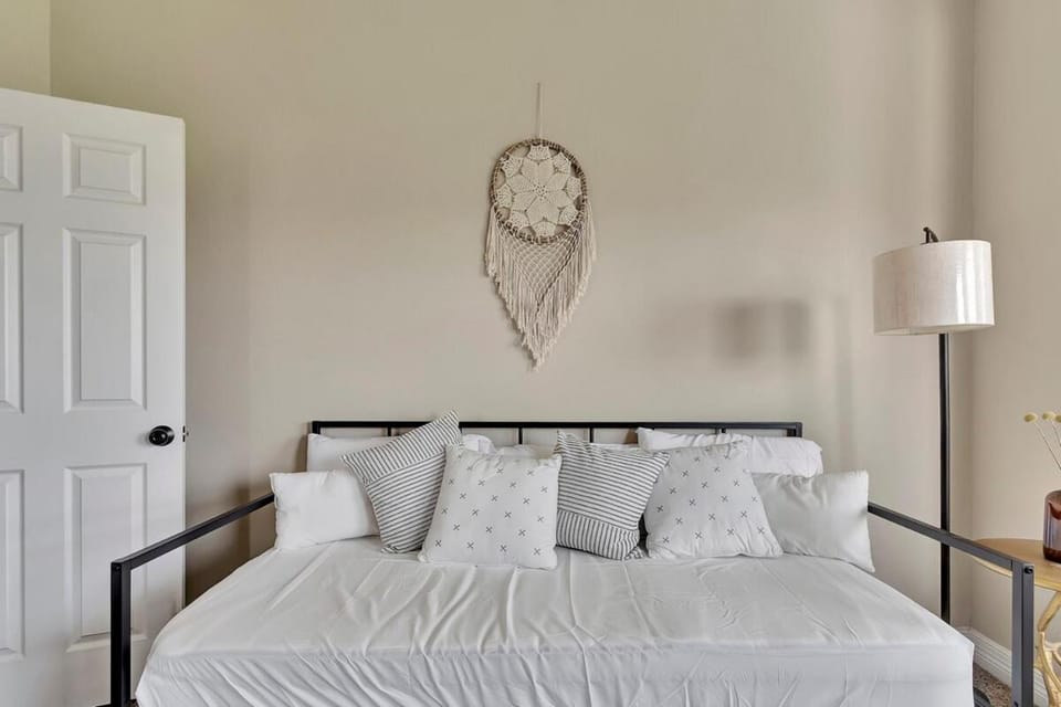 Feel at Home in Richmond House in Houston