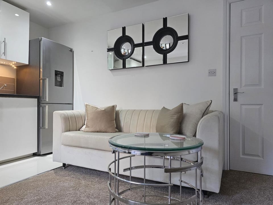 Kitchen or kitchenette, Living room, Seating area