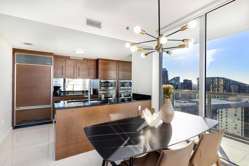 Sky High Penthouse Corner 2BR 2BA Icon Brickell Apartment in Brickell