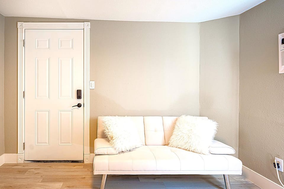 Living room, Photo of the whole room, Seating area