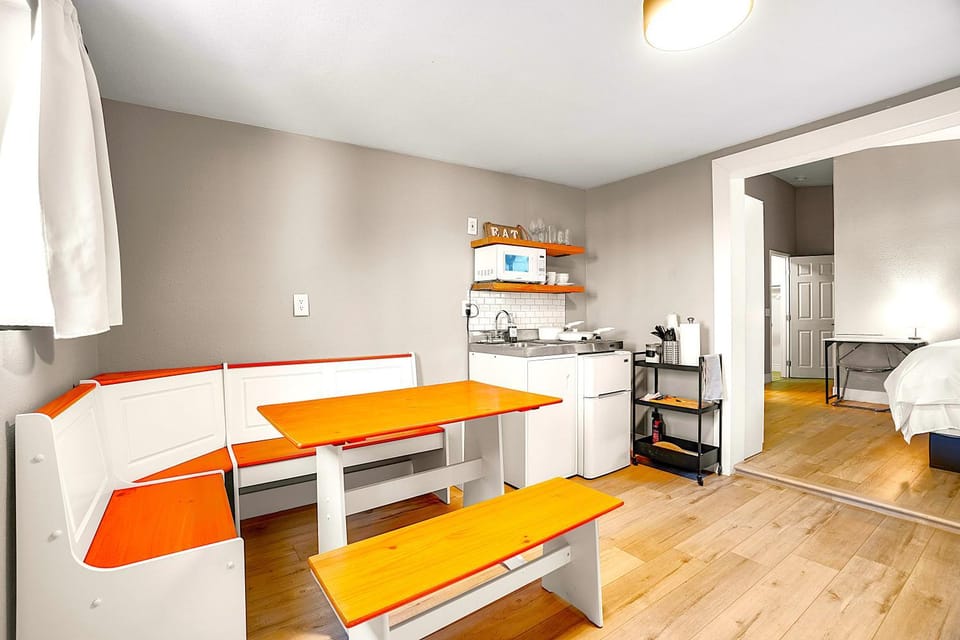 Bed, Kitchen or kitchenette, Photo of the whole room, Dining area, Bedroom, minibar