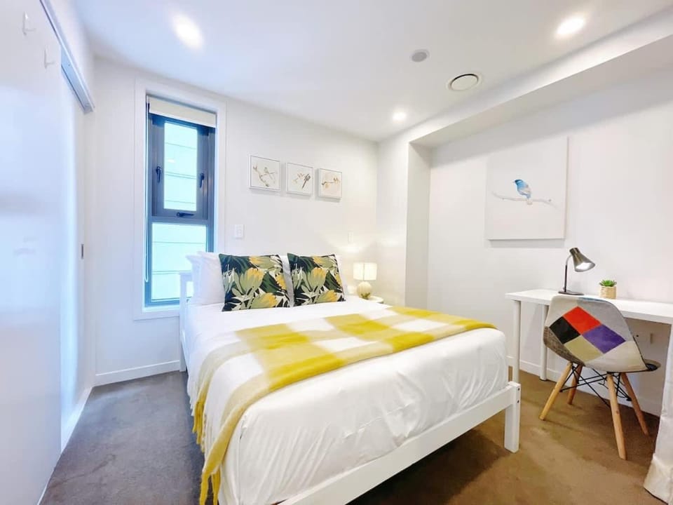 Refreshing Central 2 Bedrooms on Queen St Living Apartment in Auckland