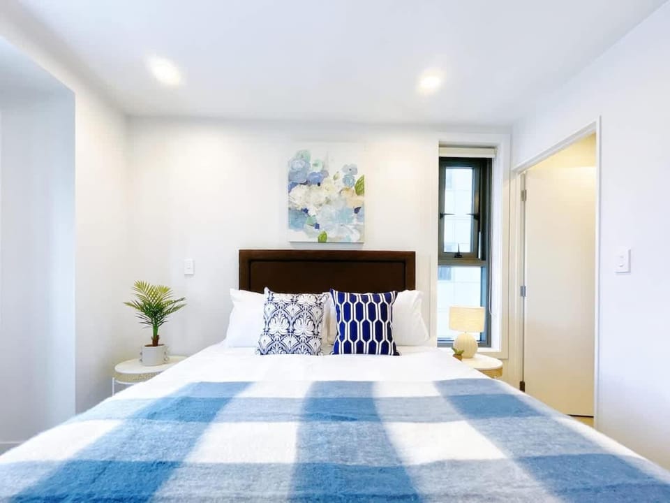 Refreshing Central 2 Bedrooms on Queen St Living Apartment in Auckland