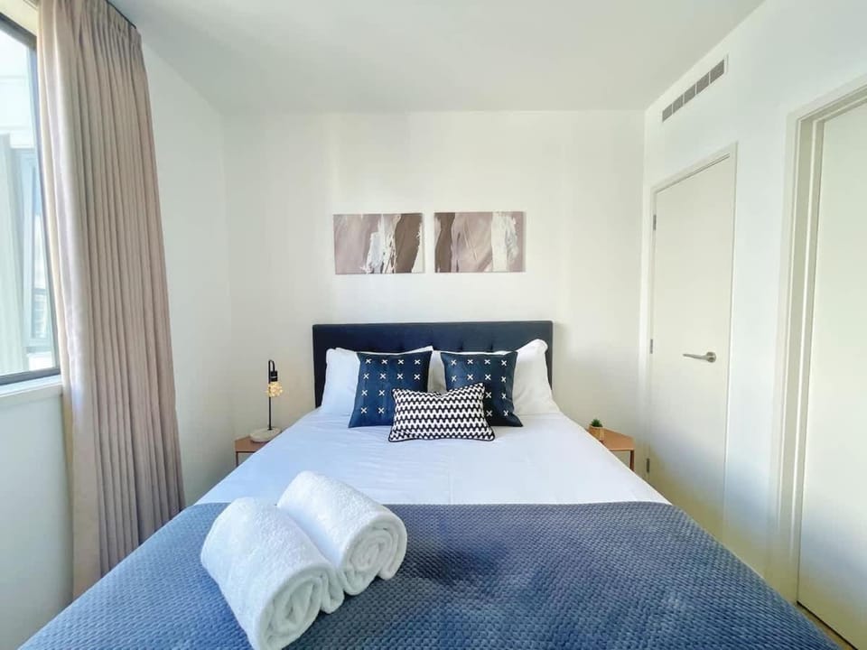 Free Parking Stylish High Level Ocean & City View Apartment in Auckland
