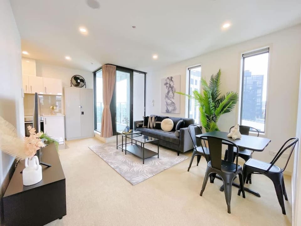 Free Parking Stylish High Level Ocean & City View Apartment in Auckland