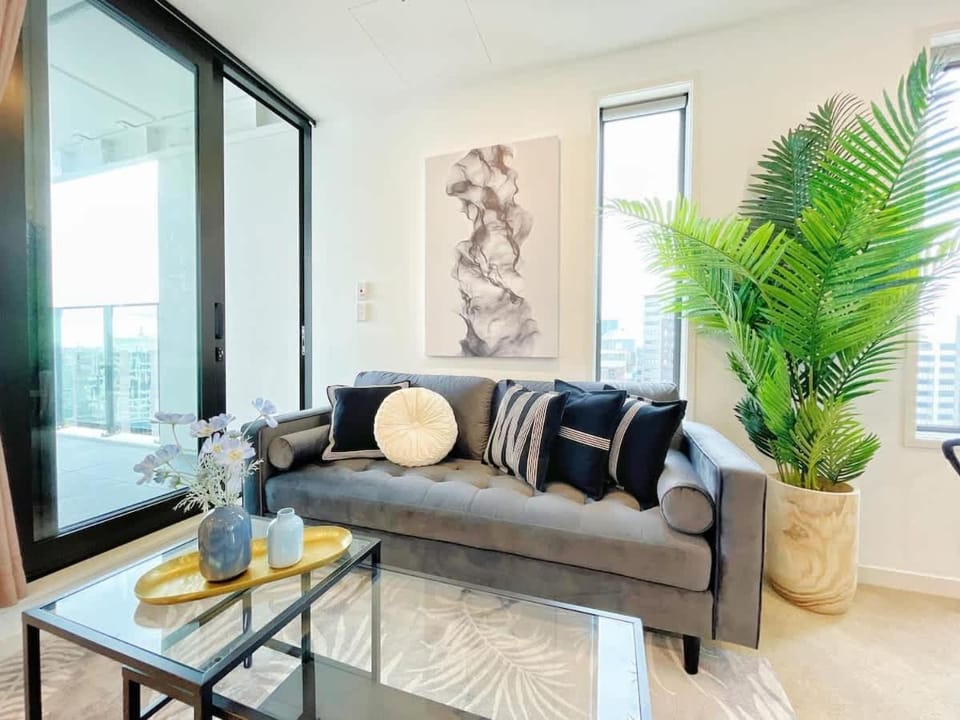 Free Parking Stylish High Level Ocean & City View Apartment in Auckland
